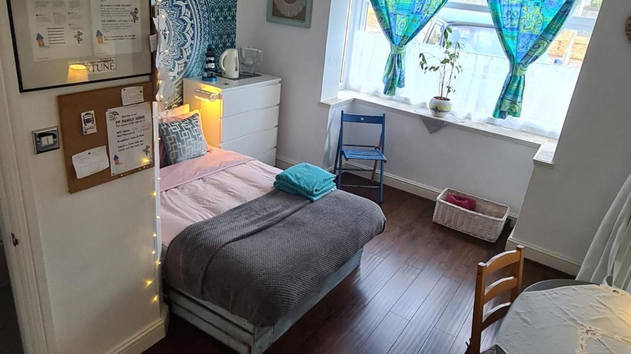 Seaside Double Room Poole Bagian luar foto